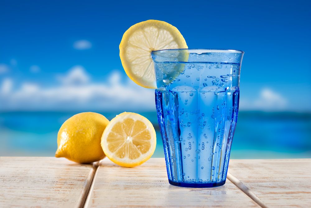 Voda s citrónom